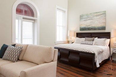 This is an example of a traditional bedroom in Atlanta.