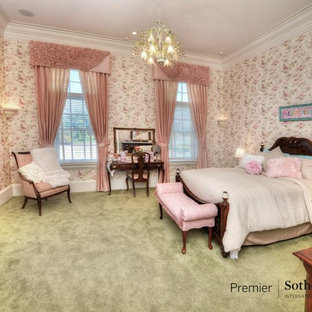 Imagen de habitación de invitados tradicional, extra grande, con moqueta y suelo verde