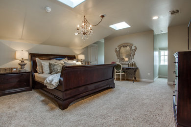 Bedroom - transitional bedroom idea in Dallas