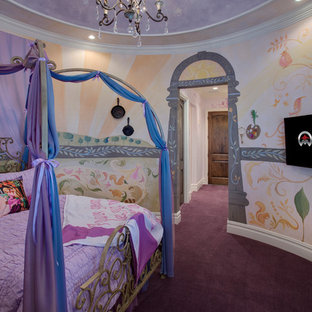Esempio di una camera da letto classica