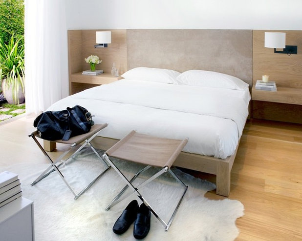 Modern Bedroom by NICOLEHOLLIS