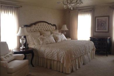 Elegant bedroom photo in Chicago