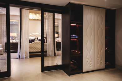Пример оригинального дизайна: большая спальня в стиле модернизм