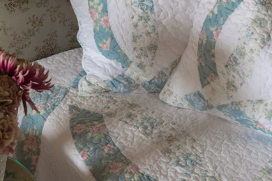 Medium sized shabby-chic style guest bedroom in Los Angeles.