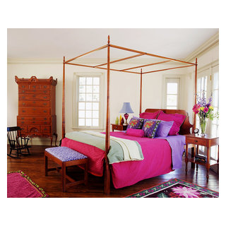 Pencil post canopy bed deals