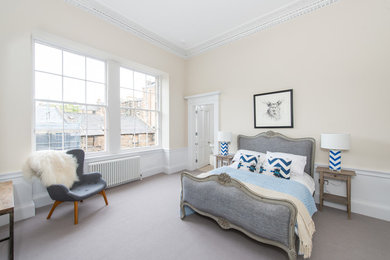 This is an example of a classic bedroom in Edinburgh.