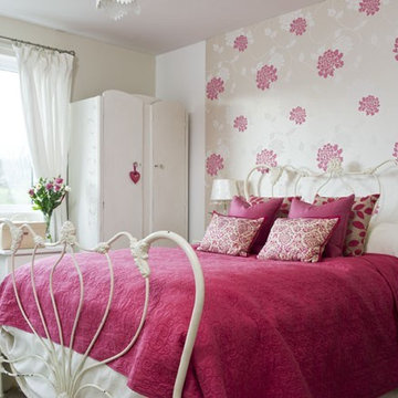 Pink shabby chic bedroom