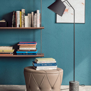 Foto de habitación de invitados bohemia, grande, con paredes azules, suelo de baldosas de porcelana y suelo beige
