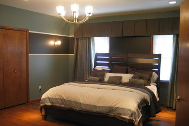 Inspiration for a modern bedroom in Cincinnati.
