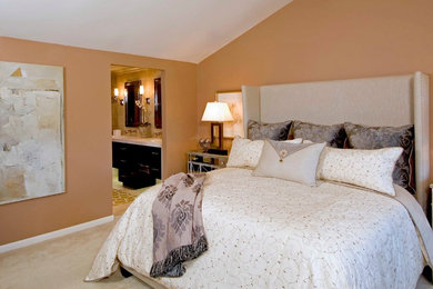 サンフランシスコにある中くらいなコンテンポラリースタイルのおしゃれな寝室 (オレンジの壁、カーペット敷き) のレイアウト