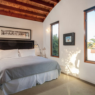 Imagen de habitación de invitados contemporánea, de tamaño medio, con paredes blancas y suelo de linóleo
