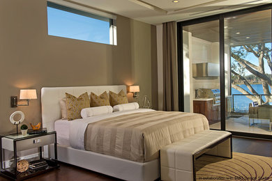 Bedroom - contemporary bedroom idea in Orlando