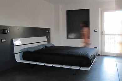 Modelo de habitación de invitados contemporánea pequeña sin chimenea con paredes blancas y suelo de cemento