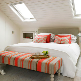 Mittelgroßes Modernes Schlafzimmer im Dachboden in London