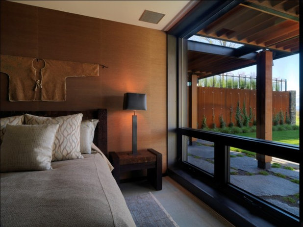 Rustic Bedroom by Birdseye Design