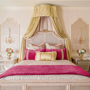 Refined Formal Interiors in Houston