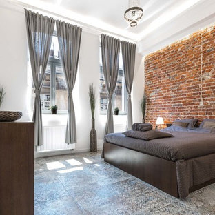 Modelo de habitación de invitados urbana, pequeña, sin chimenea, con paredes blancas, suelo de baldosas de cerámica y suelo azul