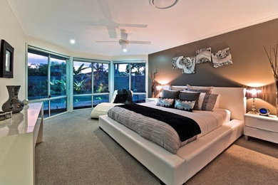 Inspiration for a modern bedroom in Brisbane.