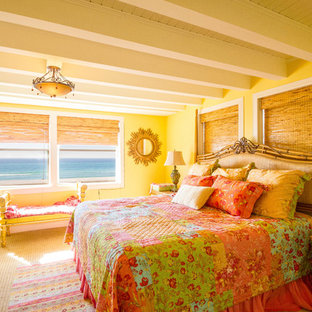 Diseño de dormitorio costero grande