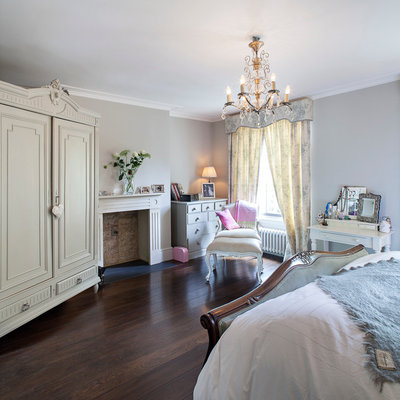 Victorian Bedroom by Russell Taylor Architects