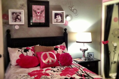 Example of an eclectic bedroom design in Kansas City