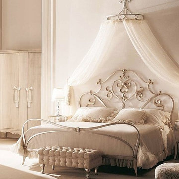 romantic canopy bed