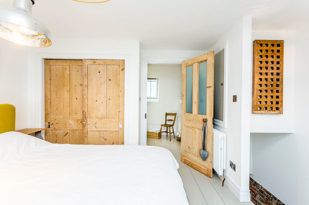 Coastal Bedroom by Westcott Construction Ltd