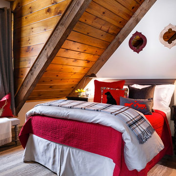 Rosseau log cabin small guest bedroom
