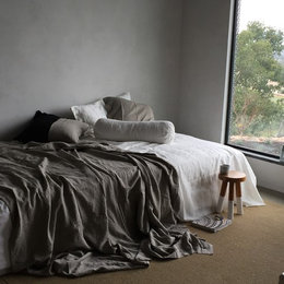 https://www.houzz.com/hznb/photos/rough-linen-bedding-contemporary-bedroom-san-francisco-phvw-vp~54207484