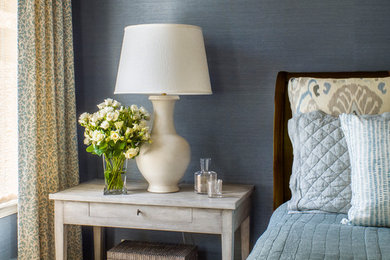 Inspiration for a contemporary master carpeted bedroom remodel in San Francisco with blue walls