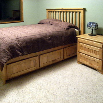 Rustic Hickory Captains Bed with Natural Finish