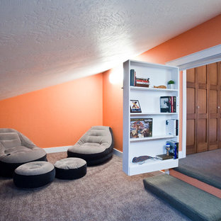 Mittelgroßes Stilmix Gästezimmer ohne Kamin mit oranger Wandfarbe und Teppichboden in Sonstige