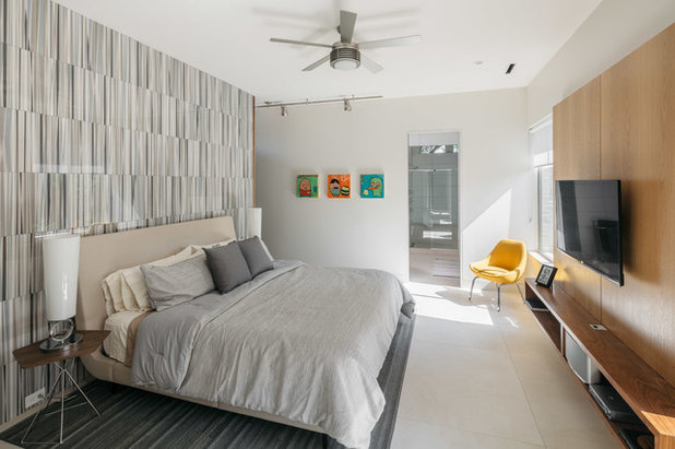 Midcentury Bedroom by StudioMET Architects