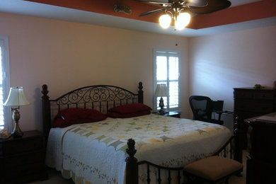 Example of a classic bedroom design in Miami