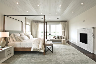 Cottage bedroom photo in Los Angeles