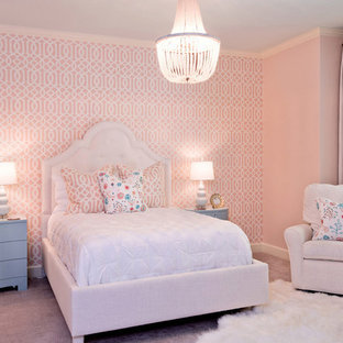 Foto de dormitorio tradicional renovado, grande, con paredes rosas y moqueta