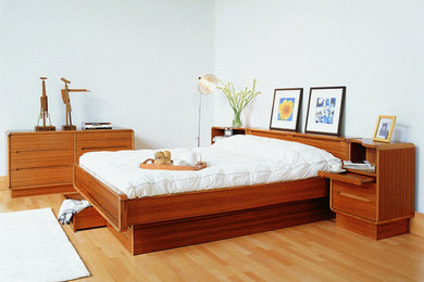 Bedroom - contemporary bedroom idea in Cleveland