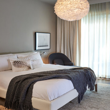 Scandinavian Modern Guest Bed & Bath: Houston Interior Design
