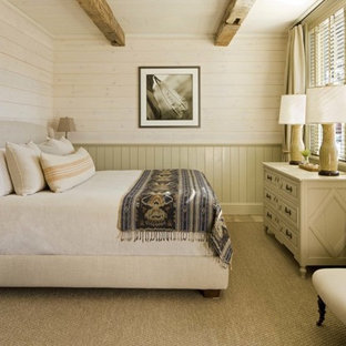 Foto di una camera da letto stile rurale con pareti beige