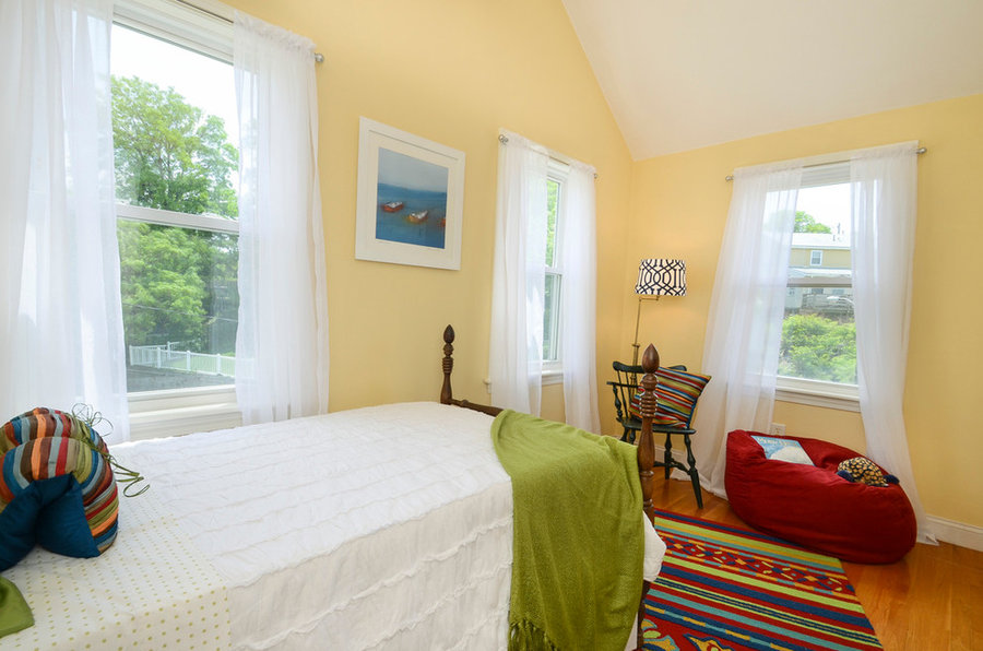 Sea Side Vacant with views of the Boston Skyline!
