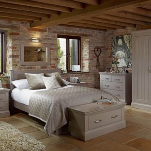 Mittelgroßes Landhaus Gästezimmer mit Terrakottaboden in Cork