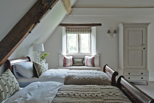 Farmhouse Bedroom by Sims Hilditch