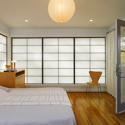 Bedroom - mid-sized modern master medium tone wood floor and brown floor bedroom idea in DC Metro with gray walls and no fireplace