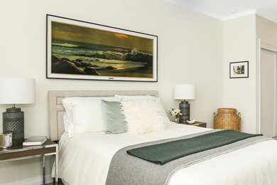 Bedroom - transitional carpeted and gray floor bedroom idea in Los Angeles with beige walls