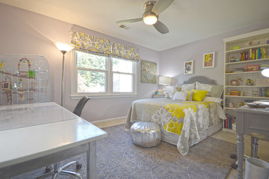 Idéer för att renovera ett mellanstort vintage sovrum, med grå väggar och heltäckningsmatta