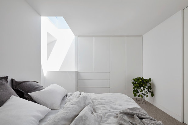 Contemporary Bedroom by Mittelman Amsellem Architects