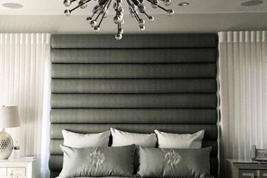Imagen de dormitorio principal contemporáneo con paredes grises