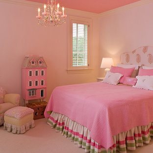 Diseño de dormitorio tradicional renovado, de tamaño medio, con moqueta y suelo rosa