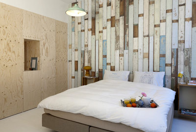 Contemporary Bedroom by Saus Design
