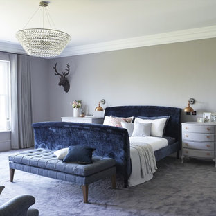 Diseño de dormitorio tradicional renovado con suelo azul